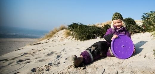 Pige paa stranden tilbud
